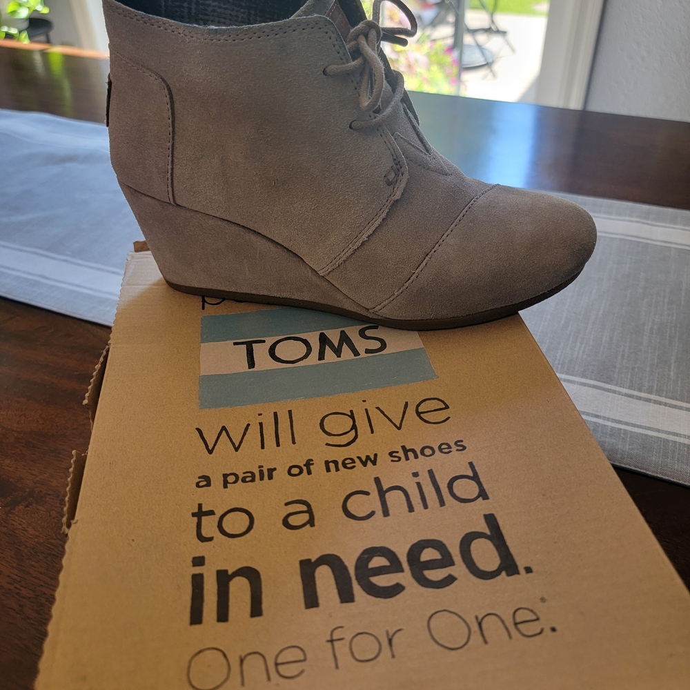 Toms Womens Taupe Suede Lace-Up Wedge Booties - Picture 4 of 11